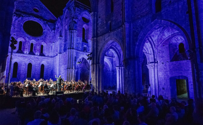 La grande musica sotto le stelle a San Galgano