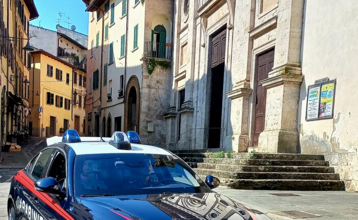 Poggibonsi: denunciati dai Carabinieri due giovani autori di una rapina