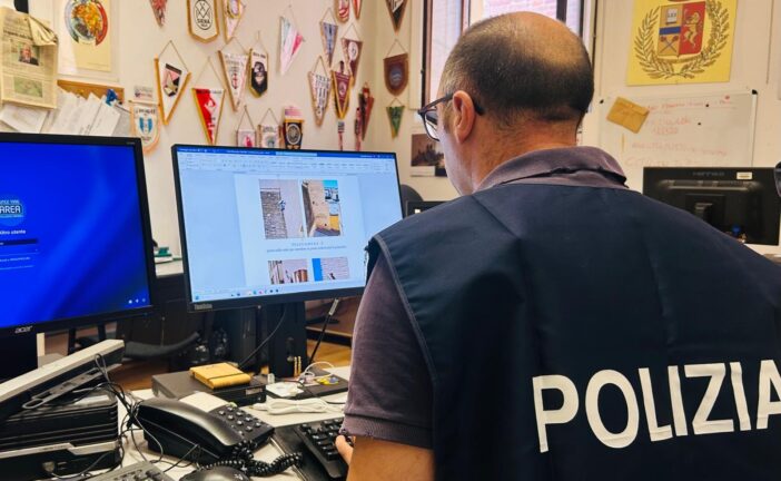 Scritte nella galleria Metropolitan: denunciato un 24enne