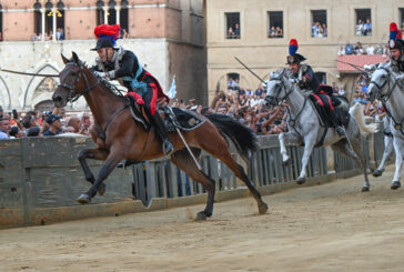 Palio: la carica dei Carabinieri (Fotogallery di Roberto Bassan)