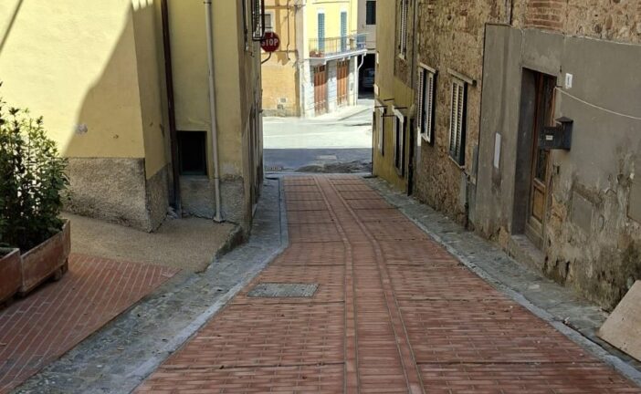 Salita a mattoni di San Lucchese: cantiere in fase conclusiva