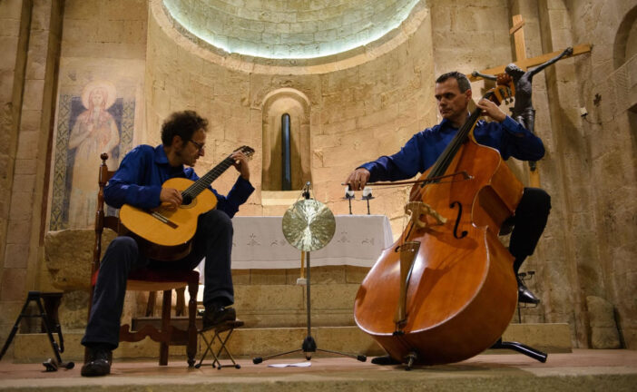 In piazza Amendola con lo Sha Sha Duo di Checcacci e Cappelletti 