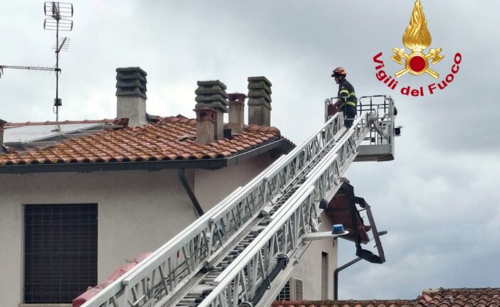 Vigili del fuoco al lavoro per i danni da maltempo