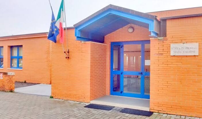 Quercegrossa, volontari davanti alla scuola primaria per rendere più sicuro l’ingresso degli alunni