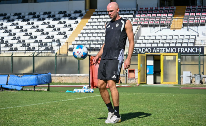 Il difensore centrale Danielson in prova al Siena FC