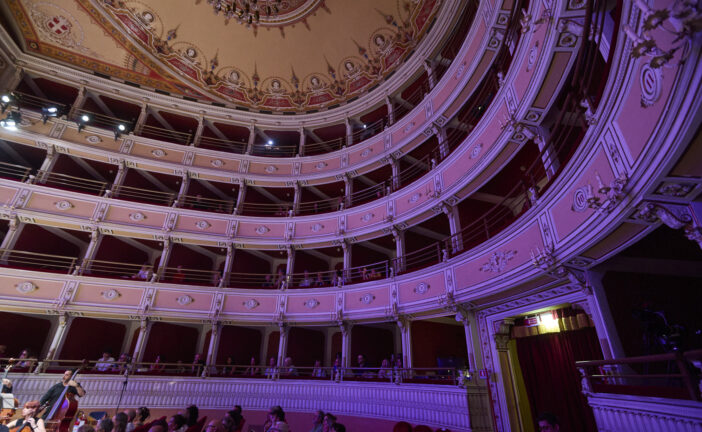 Il Teatro Poliziano torna a illuminare il palcoscenico