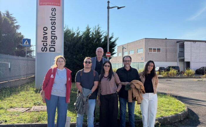 Sclavo Diagnostic a Sovicille: lavoratori in sciopero riuniti in assemblea.
