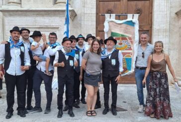 Pienza: la contrada Le Mura vince il Palio 2026 del Cacio al Fuso