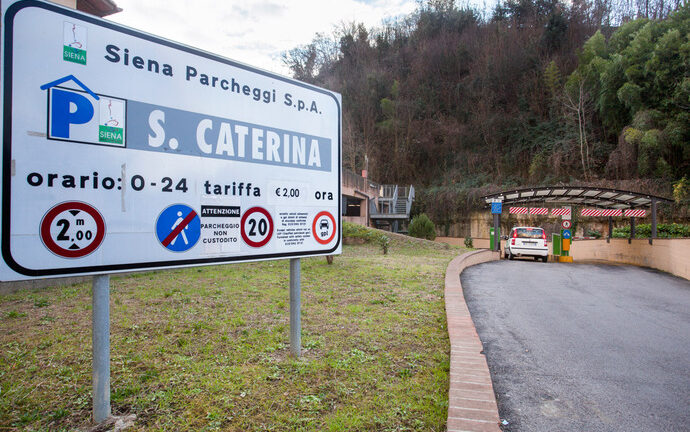 File e ingorghi in Via Esterna Fontebranda: situazione non più tollerabile