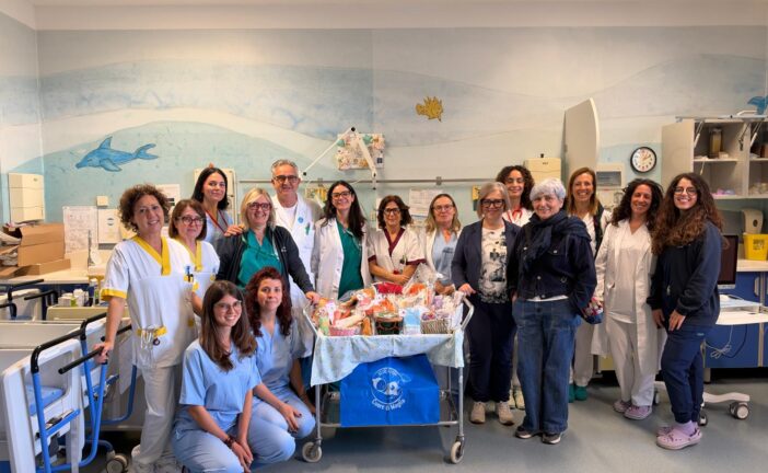 Cuore di Maglia porta all’ospedale di Nottola cappellini, copertine e accessori artigianali