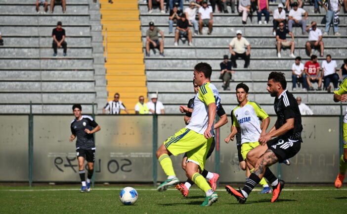 Un Siena in palla tiene a bada Seravezza: 2-1