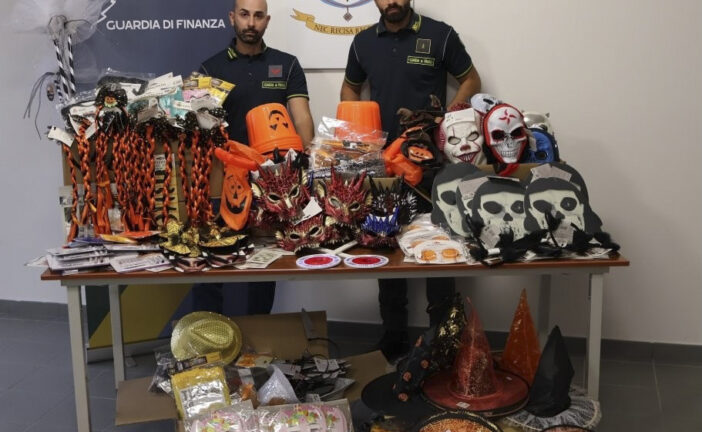 GdF Siena: sequestrati articoli per Halloween privi di marchio CE