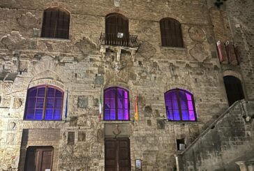 Ottobre Rosa: San Gimignano colora di rosa il Palazzo comunale