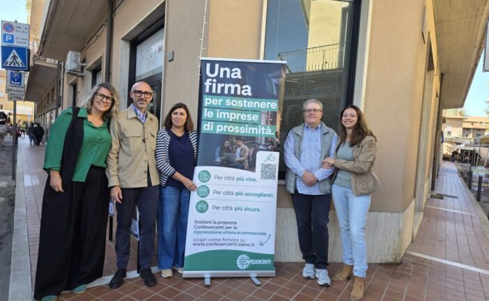 Sostegno al commercio di vicinato: 100 firme al mercato di Chiusi