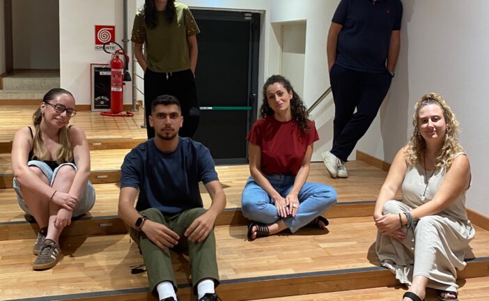 “Palestinesi sono i tuoi occhi”: una prima teatrale mondiale diffusa per non dimenticare