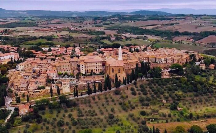 Controlli della Polizia Municipale a Pienza contro le guide abusive