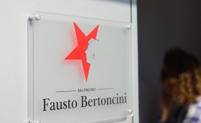 Arci Siena dedica a Fausto Bertoncini il saloncino e un murales