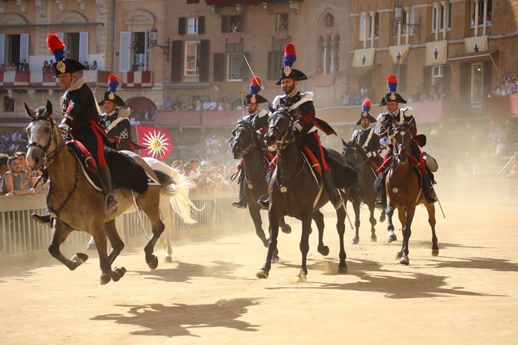 La carica dei Carabinieri