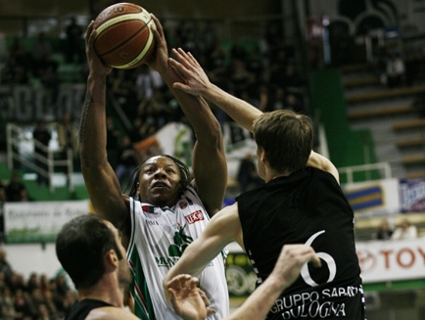 La Mens Sana annichilisce la Virtus Bologna