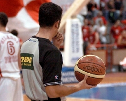 Basket: gli arbitri nella bufera