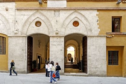 Azione Universitaria e la contro-protesta