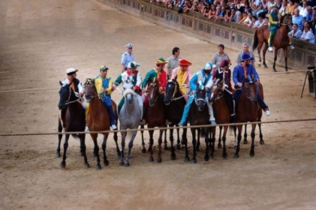 La legge sul Palio di Siena la scrivano i senesi