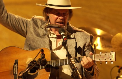 Il mitico Neil Young al Mandela Forum