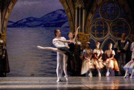 Il lago dei Cigni fuori abbonamento: il migliore balletto russo al Politeama
