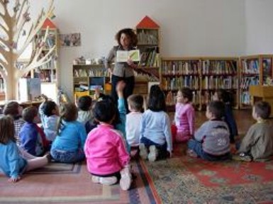 In biblioteca per il ciclo "La storia tra segni e disegni"