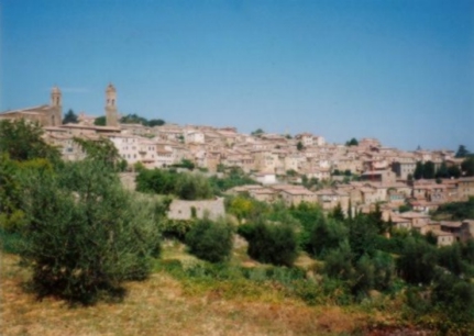 Montalcino, il quartiere Travaglio mette a disposizione gli orti per i nonni