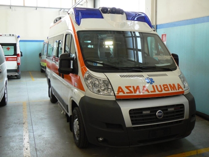 Anziano incastrato sotto la motofalciatrice