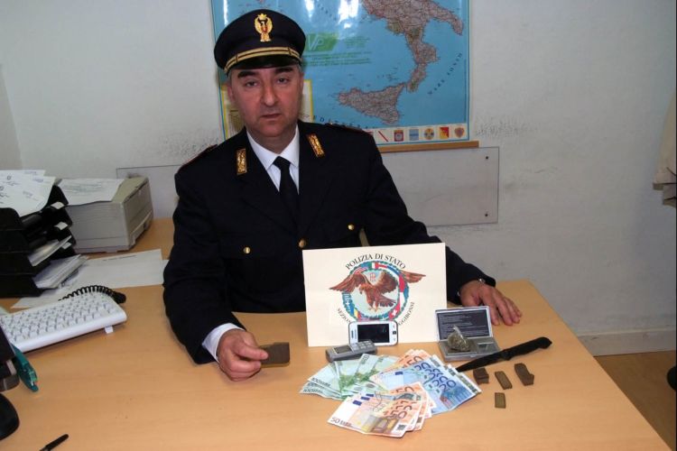 Da consumatore a spacciatore: "carriera" interrotta dalla Polizia