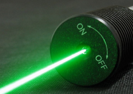 Sette negozianti denunciati per la vendita di puntatori laser
