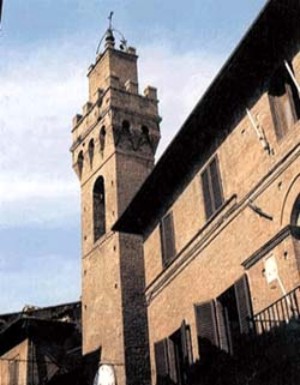 Buonconvento, dopo la visita del Prefetto "migliora" il piazzale delle Poste