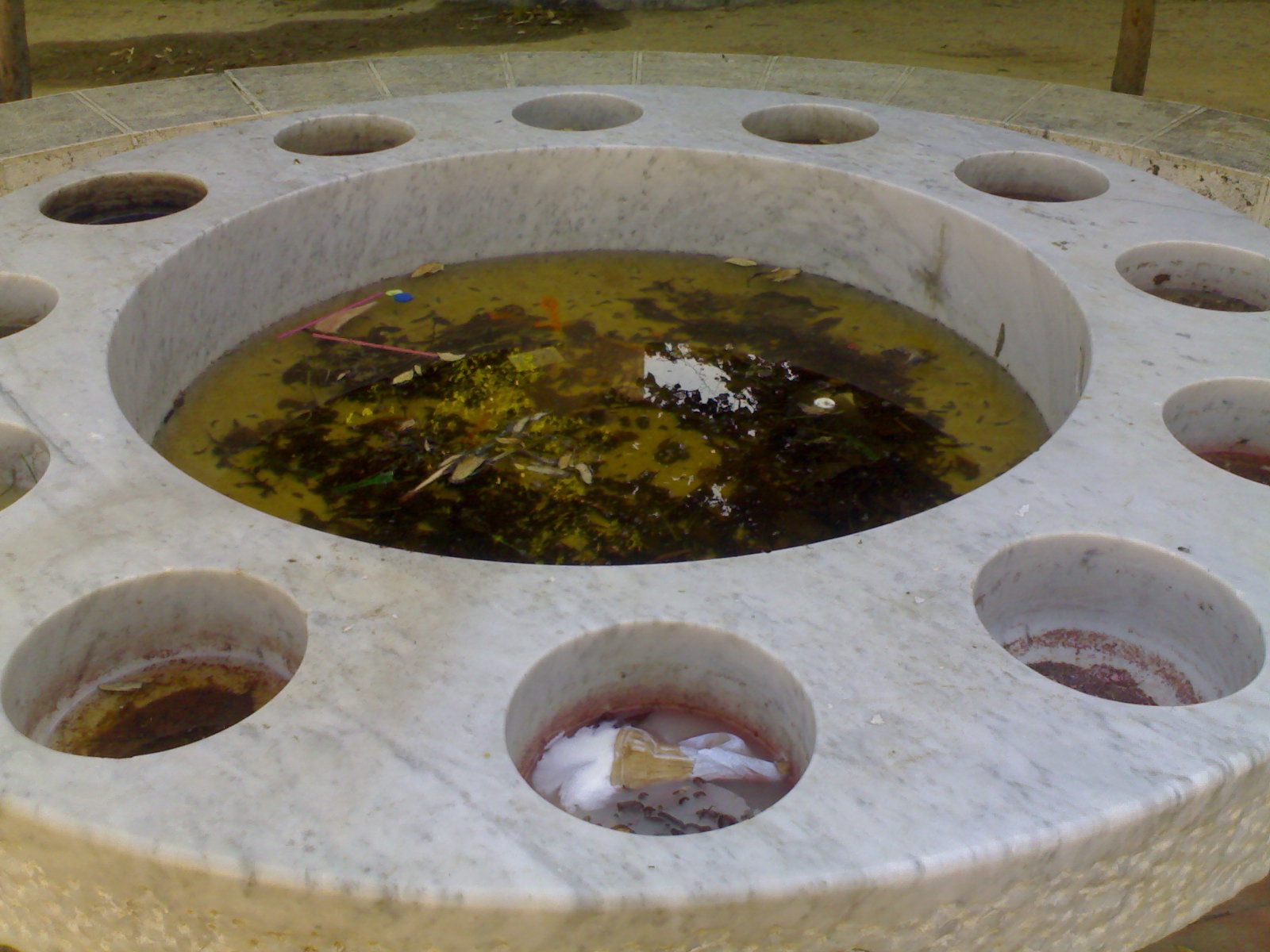 La "fontana artistica" di Piazza Matteotti: esempio di "indecoro urbano"