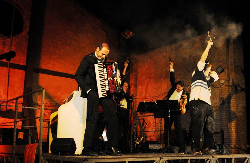 "balcAMERIKAos" un nuovo spettacolo di Teatro Guascone