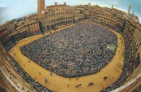 Controllo delle strutture in Piazza del Campo. Ok della commissione