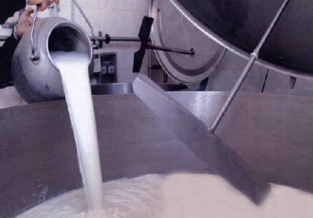 Coldiretti: “Il latte? “Munto” nei bioreattori. In Israele via al latte sintetico”