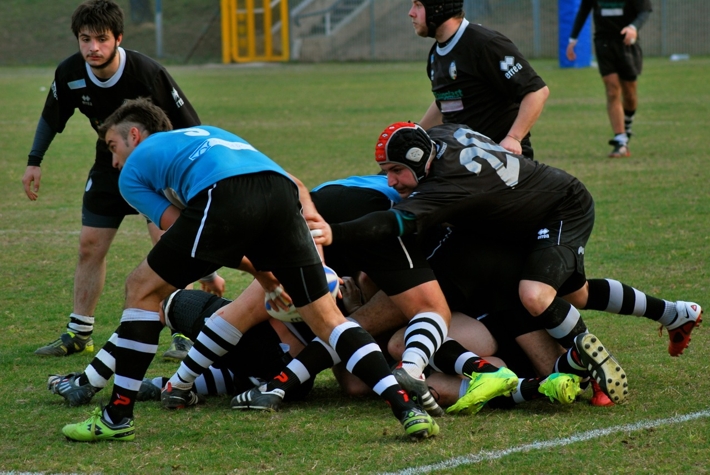 Rugby: Siena non brilla ma vince