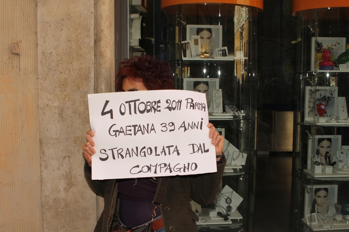 "Non lasciamo sole le donne vittime di violenza"