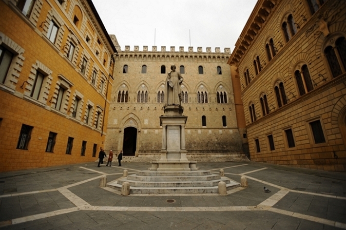 Dipendenti in piazza contro i tagli annunciati da Mps