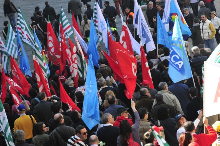 Sel in piazza con i lavoratori di Mps