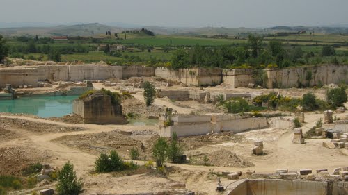 Di terra e di pietra: in un volume la storia che unisce il travertino a Rapolano