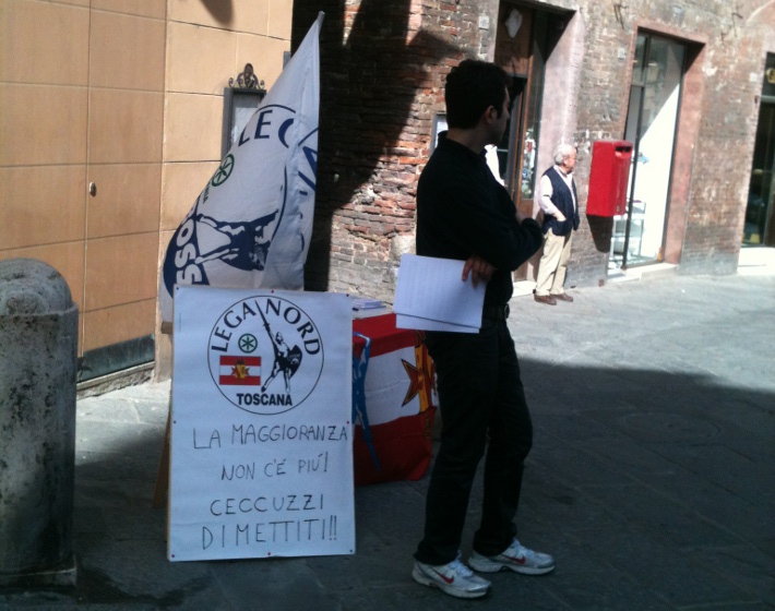 La Lega in piazza per chiedere le dimissioni del sindaco