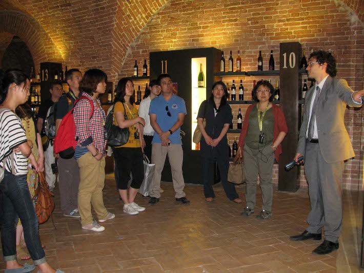 Tour operator cinesi in Enoteca per conoscere il meglio dell’Italia
