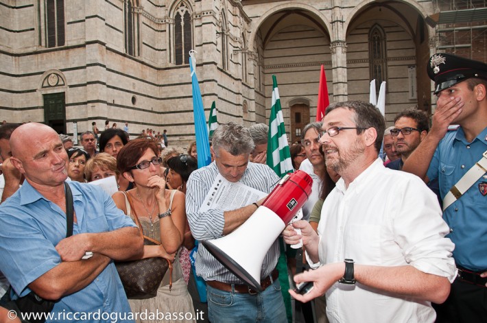 Presidio dei lavoratori Mps in piazza Duomo