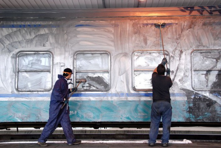 Alla stazione la mostra "Operazione treni puliti"