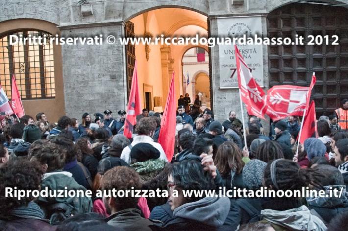 "Nessun pescecane deve decidere delle nostre vite"