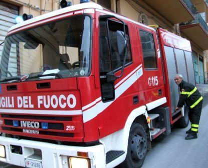 Fiamme in un locale cucina: un intossicato