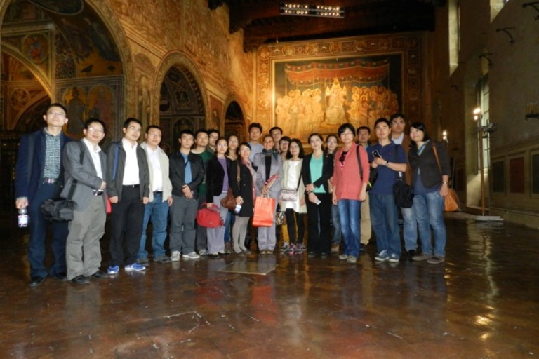Medici cinesi in visita a Palazzo Pubblico